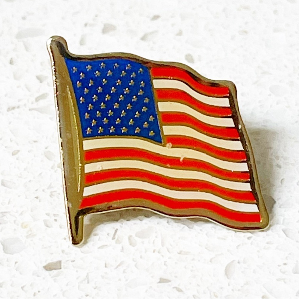 Vintage Favor-it Emblems American Flag gold tone lapel pin ASI # 30117